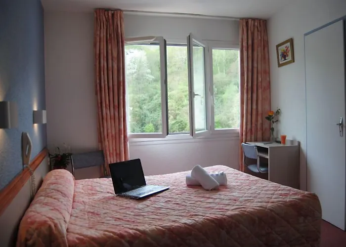 Saint Contard Hotel 2*