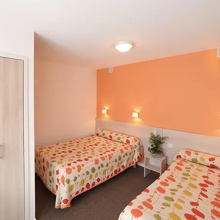 Saint Contard Hotel 2*