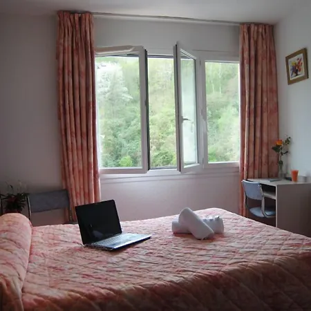 Saint Contard Hotel 2*