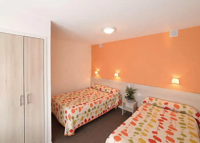 Saint Contard Hotell 2*