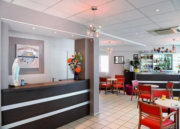 Hotell Saint Contard 2*